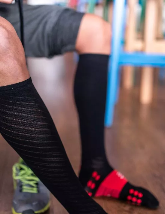 Compressport Chaussettes Compressport Full Recovery noir