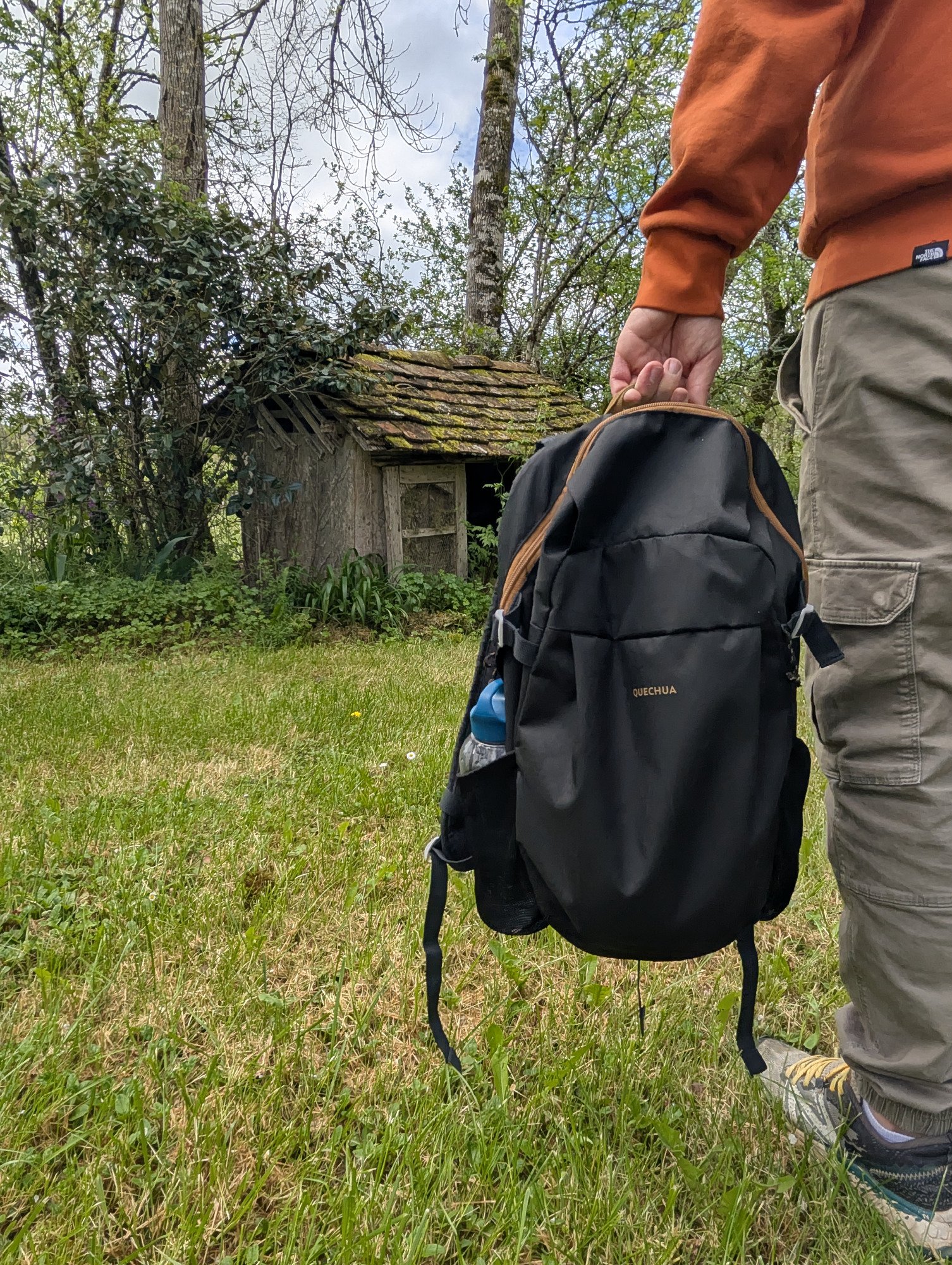 Sac à Dos Quechua 10L Léger - Mixte, Noir - Parfait Pour Randonnée Occasionnelle, Balade En Forêt Ou Bord De Mer