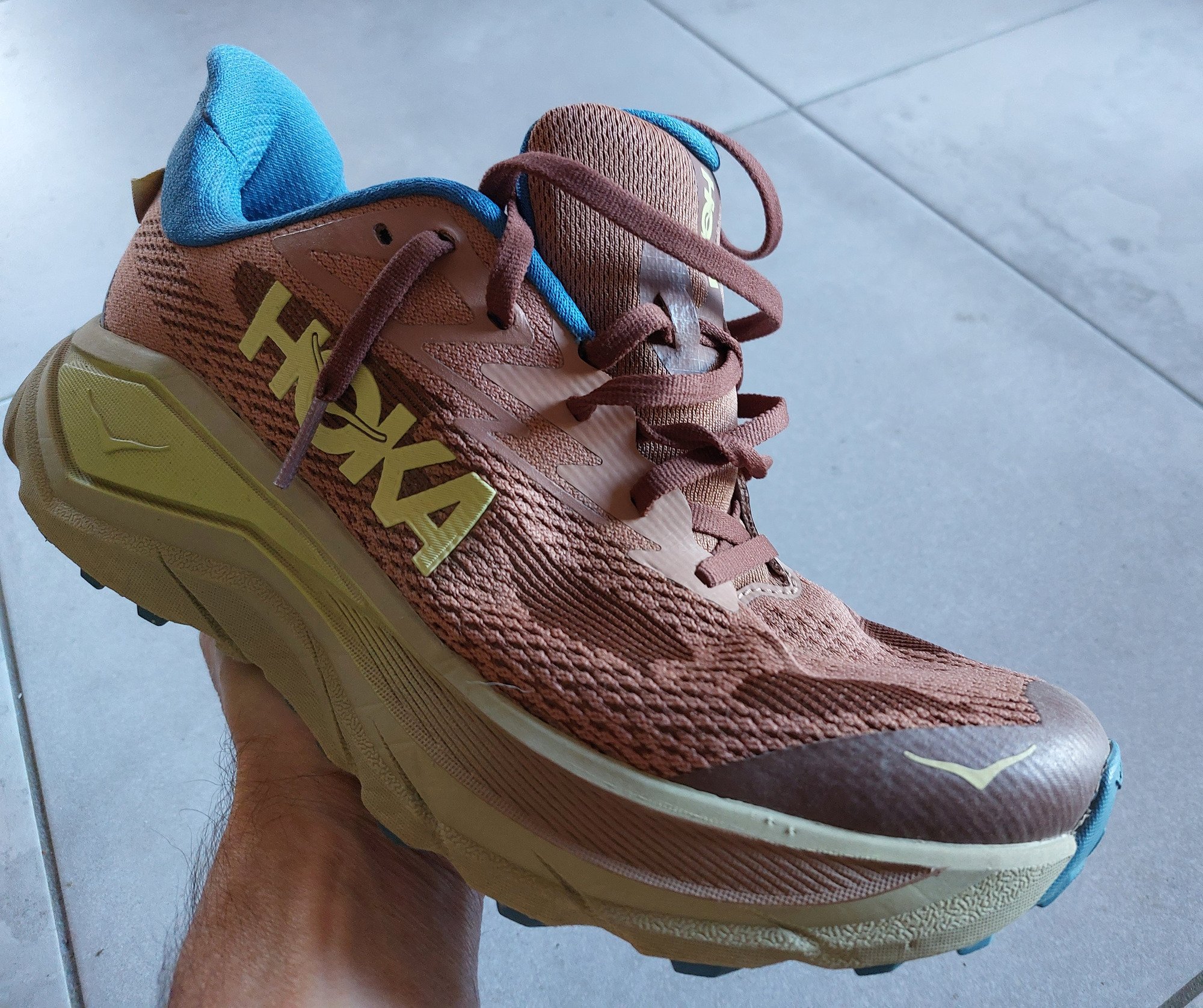 Hoka Challenger 8