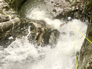 Joli canyon dans les gorges de Cassèis, vallée de l’Ouzom