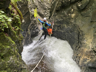 Joli canyon dans les gorges de Cassèis, vallée de l’Ouzom