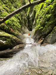 Joli canyon dans les gorges de Cassèis, vallée de l’Ouzom