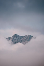 Après le soleil viennent les nuages