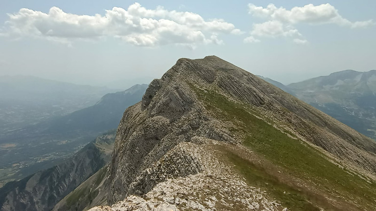 Montagne de Faraut, du roc roux à la tête de Girbault