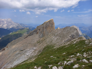 Montagne de Faraut, du roc roux à la tête de Girbault