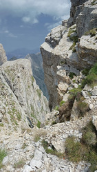 Montagne de Faraut, du roc roux à la tête de Girbault