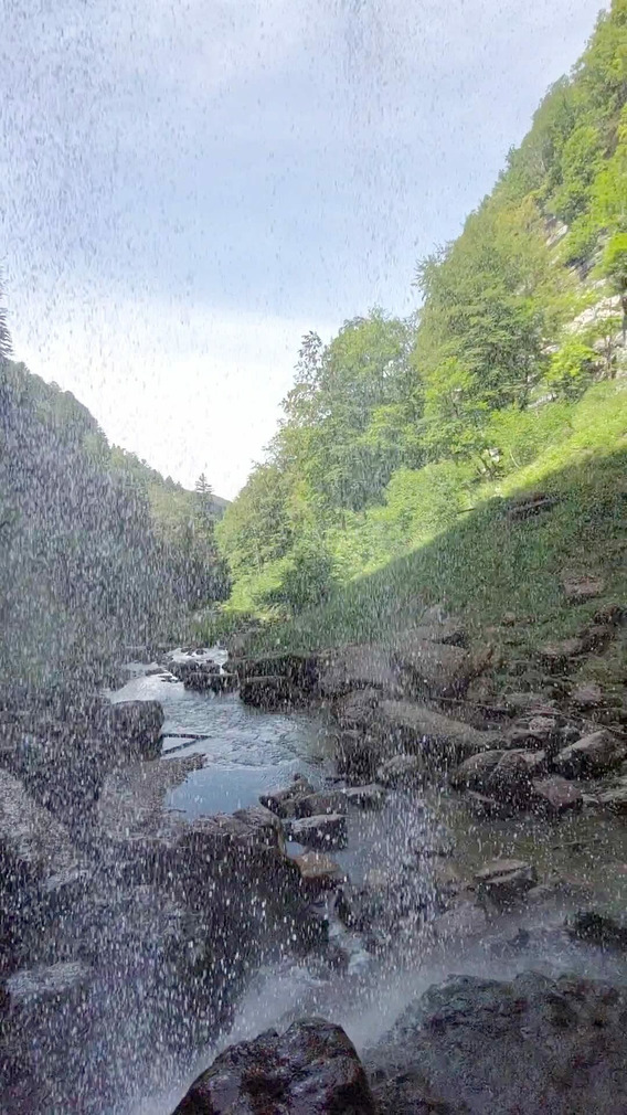 Entre roche et eau - Cascade du Hérisson 