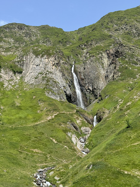 Lac bleu d’Ilhéou sous un soleil de plomb 🌞