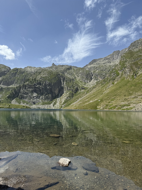 Lac bleu d’Ilhéou sous un soleil de plomb 🌞