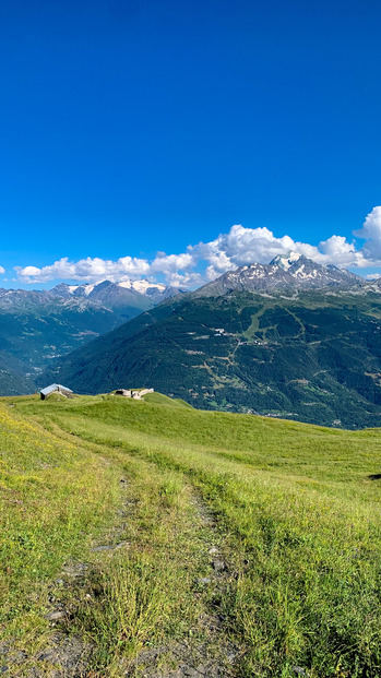 Joyaux d’azur au-delà des alpages - les 5 Lacs de Forclaz