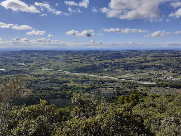 Du terrain sec sous les pieds 