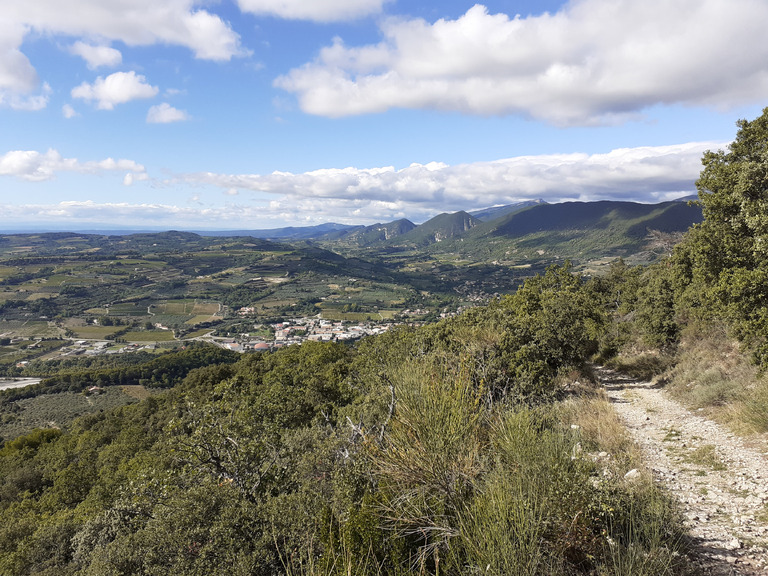 Du terrain sec sous les pieds 