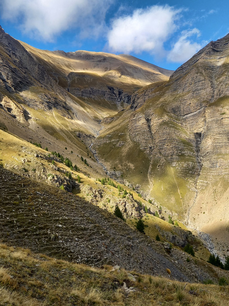 Cache cache avec les nuages au Barle (2733)