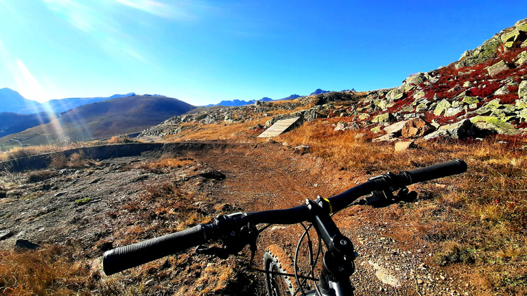 Alpe d'Huez : rider la terre avant l'hiver ! Spot VTT 🚴🏔