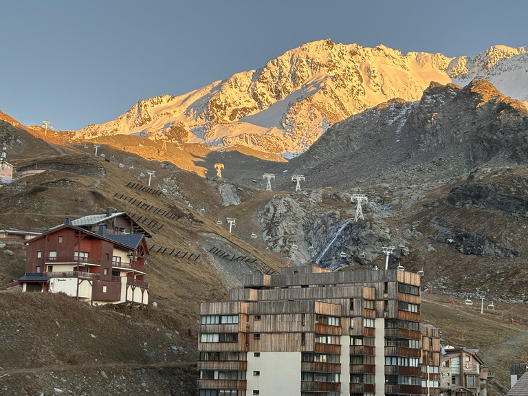 en attendant la ❄️ c’est grand 🌞 à Val Thorens 