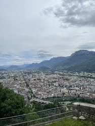 À deux doigts d’un arrêt de travail, mais heureuse