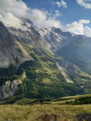 Lac du Pontet et l'aiguillon.... face aux glaciers