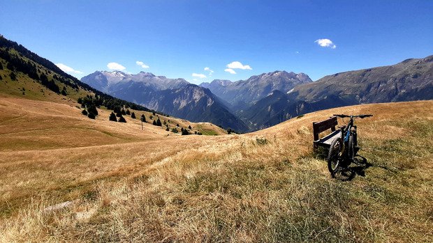 Du VTT panoramique entre l'Alpe d'Huez et Villard-Reculas