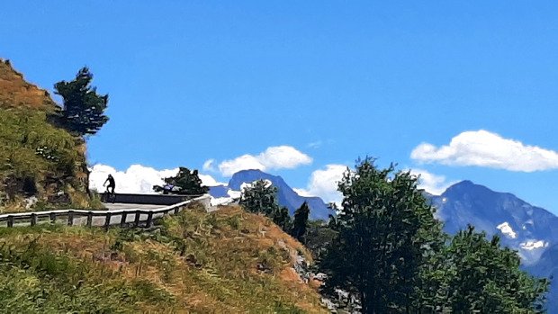 Du VTT panoramique entre l'Alpe d'Huez et Villard-Reculas