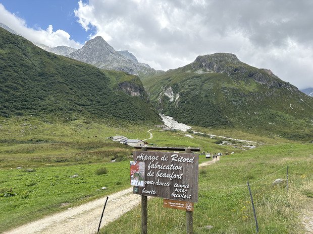 Un peu de plat vers l’alpage de Ritord!