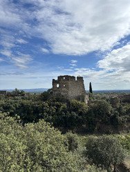 Sentiers escarpés, vignes et chapelle !