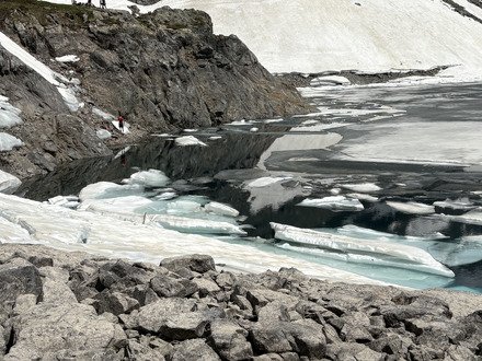 Entre neige et soleil au lac du Crozet!