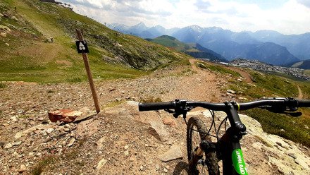 Alpe d'Huez : lacs, VTT crosscountry, et descentes vari&eacute;es !