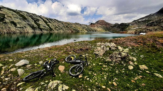 Alpe d'Huez : lacs, VTT crosscountry, et descentes vari&eacute;es !
