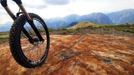 Alpe d'Huez : lacs, VTT crosscountry, et descentes vari&eacute;es !