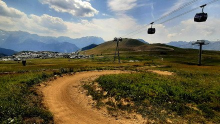 Alpe d'Huez : lacs, VTT crosscountry, et descentes vari&eacute;es !
