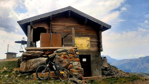 Alpe d'Huez : lacs, VTT crosscountry, et descentes vari&eacute;es !