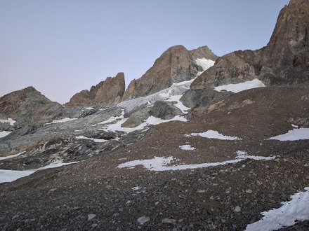 La grande ruine, pointe Brevoort 3765m