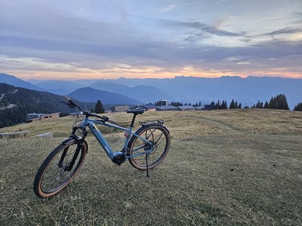 Sunset session : tour de Chamrousse en VTTAE