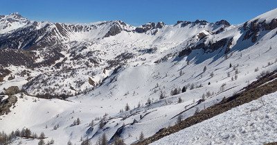 Cirque de Morgon, encore dans son joli manteau blanc 
