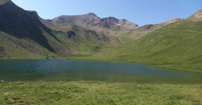 Lac des terres plaines et sommet sans nom