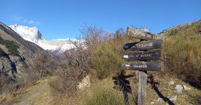 Le puy, le pic Melette, et la crete du pic des ruines de la Luvie.