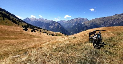 Du VTT panoramique entre l'Alpe d'Huez et Villard-Reculas