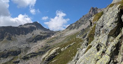 Au pied de la Pierre, la t&ecirc;te de la Balme