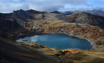 Le lac d'Allos en automne