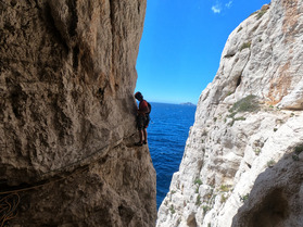 Travers&eacute;e classique dans les calanques !