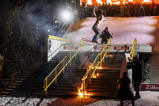 Freestyle Freeskiers put on a show at Snowfest The Hague 2024