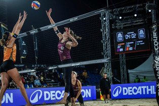 World class beach volleyball in the rounds of the Queen & King of the Court Finals 2024