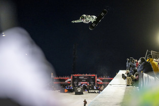 Chloe Kim (USA) and Scotty James (AUS) shine in spectacular LAAX Open 2025 Snowboard Halfpipe night finals