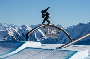 New champions Brookes (GBR) and Spalding (CAN) crowned in thrilling Snowboard Slopestyle finals at Laax Open 2025