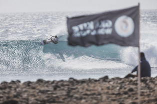 Brazilian Pedro Matos clinches first victory of the new season at GKA Kite-Surf World Cup Cape Verde 2025
