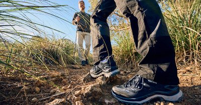 Chaussures de randonn&eacute;e Lowa Innovo GTX mid