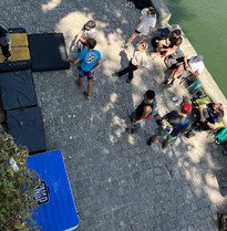 Test terrain : le crash pad gonflable &agrave; l'&eacute;preuve de l'escalade urbaine