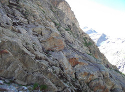 Le refuge des Conscrits et le Glacier de Tr&eacute;-la-T&ecirc;te