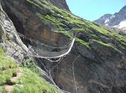 Le refuge des Conscrits et le Glacier de Tr&eacute;-la-T&ecirc;te