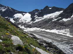 Le refuge des Conscrits et le Glacier de Tr&eacute;-la-T&ecirc;te
